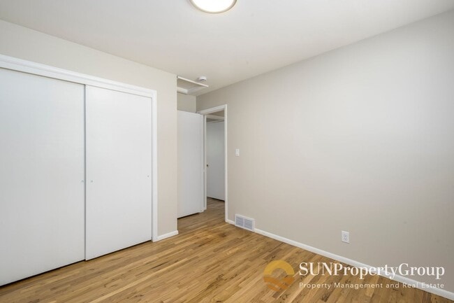 Building Photo - Stunning Remodeled Home in Desirable Cottonwood Heights!