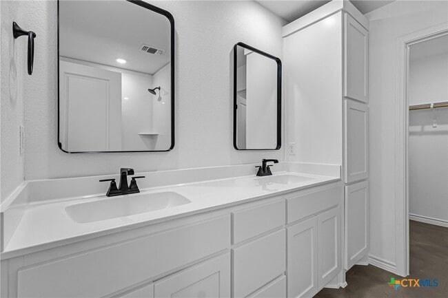 Building Photo - 905 Smoke Tree Ln