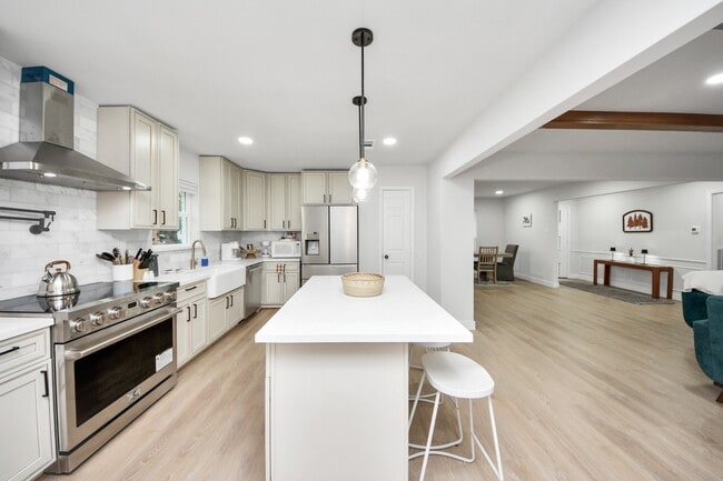 Building Photo - 10003 Briarwild Ln