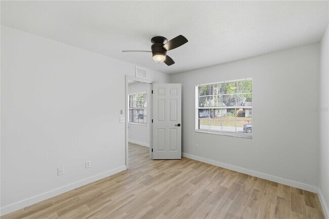 Building Photo - 712 NE 26th St