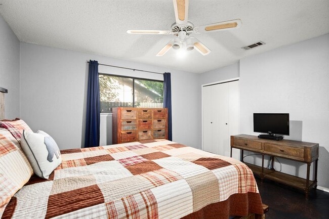 Building Photo - 4702 Gray Fox Dr