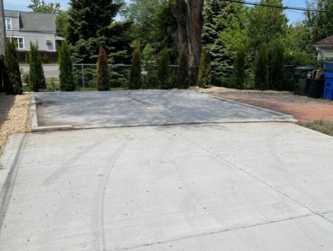 Building Photo - 4570 N Narragansett Ave