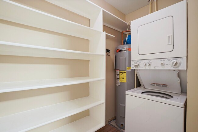 Building Photo - 7503 Ashby Ln