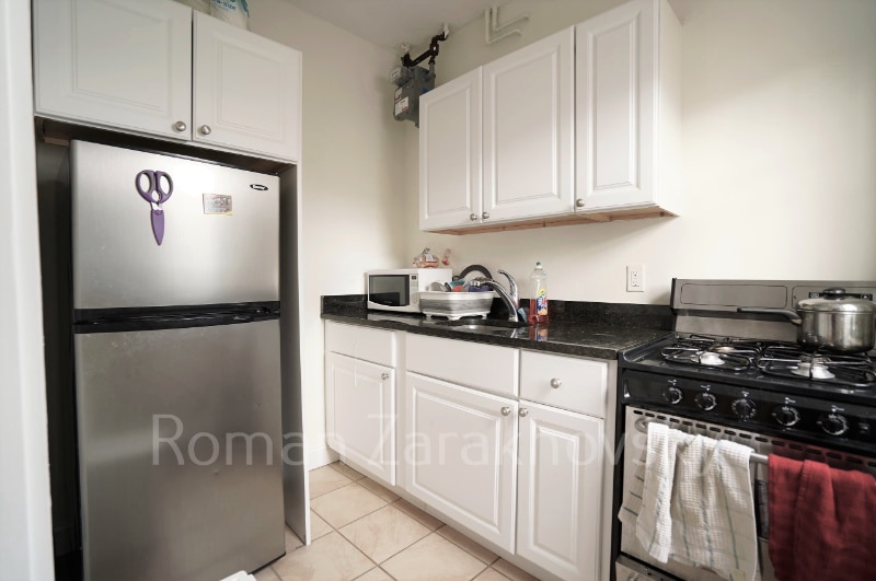 Building Photo - 74 Brainerd Rd