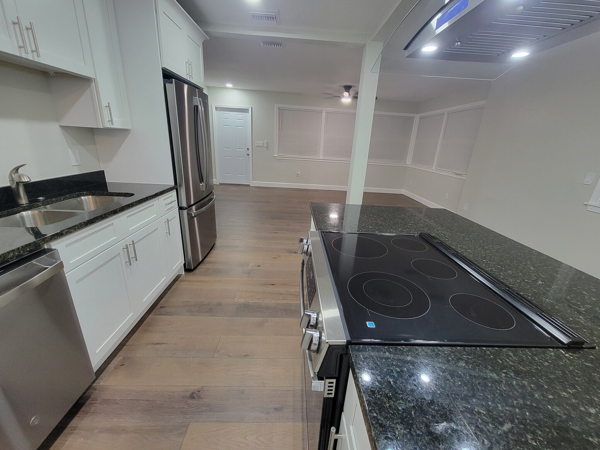 Building Photo - 611 Tanglewood St