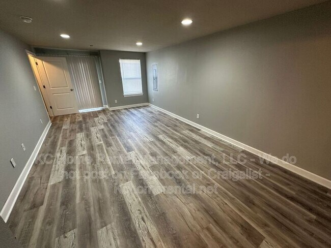 Building Photo - 10536 Kane Dr