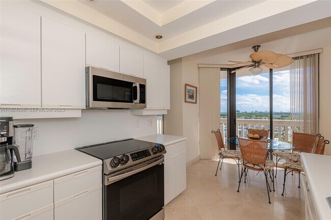 Building Photo - 2000 Island Blvd