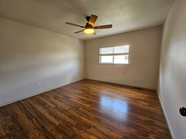 Building Photo - Super Beautiful Englewood 3 Bedroom Home A...