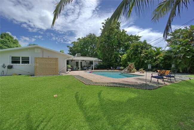 Building Photo - 4770 Holly Dr