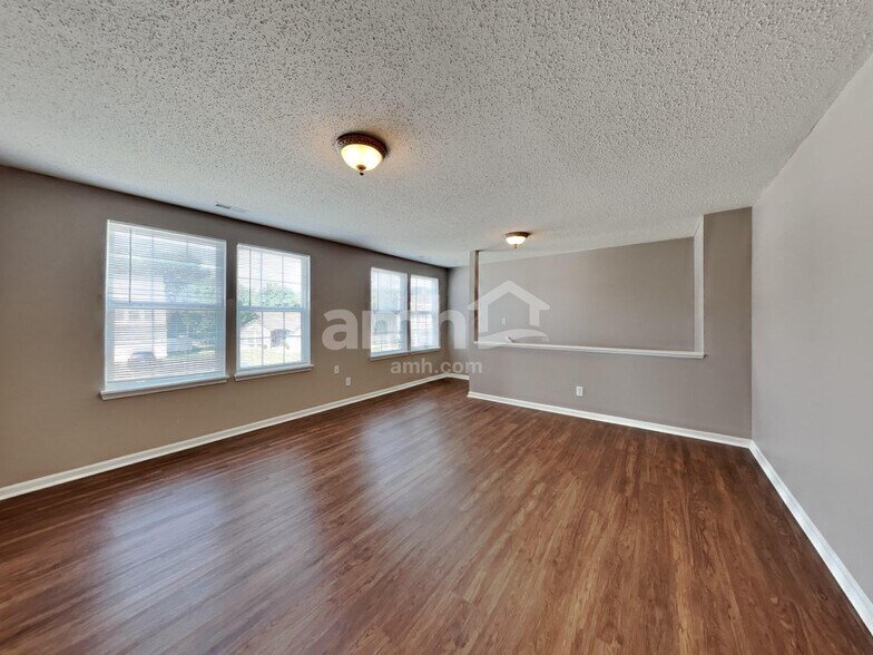 Building Photo - 1355 Round Lake Rd