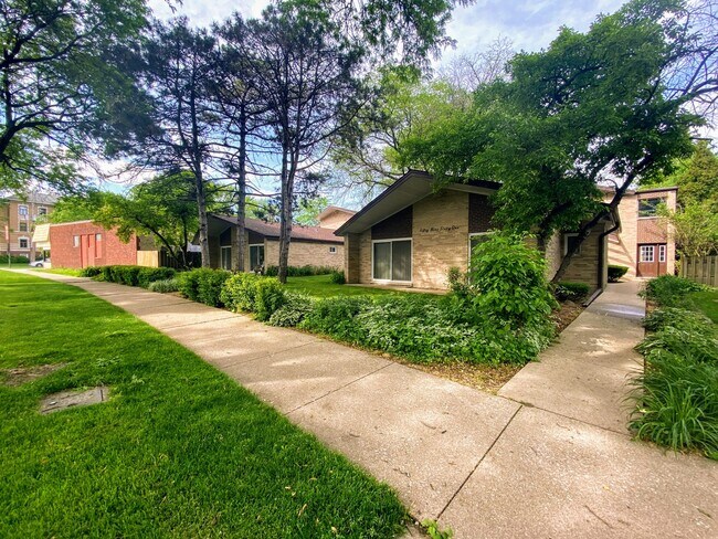 Building Photo - 5961 North East Circle Avenue