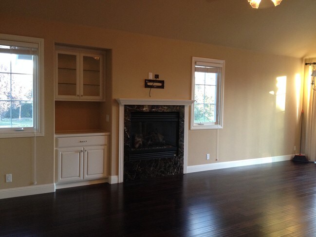 Building Photo - 11167 Guibal Ave