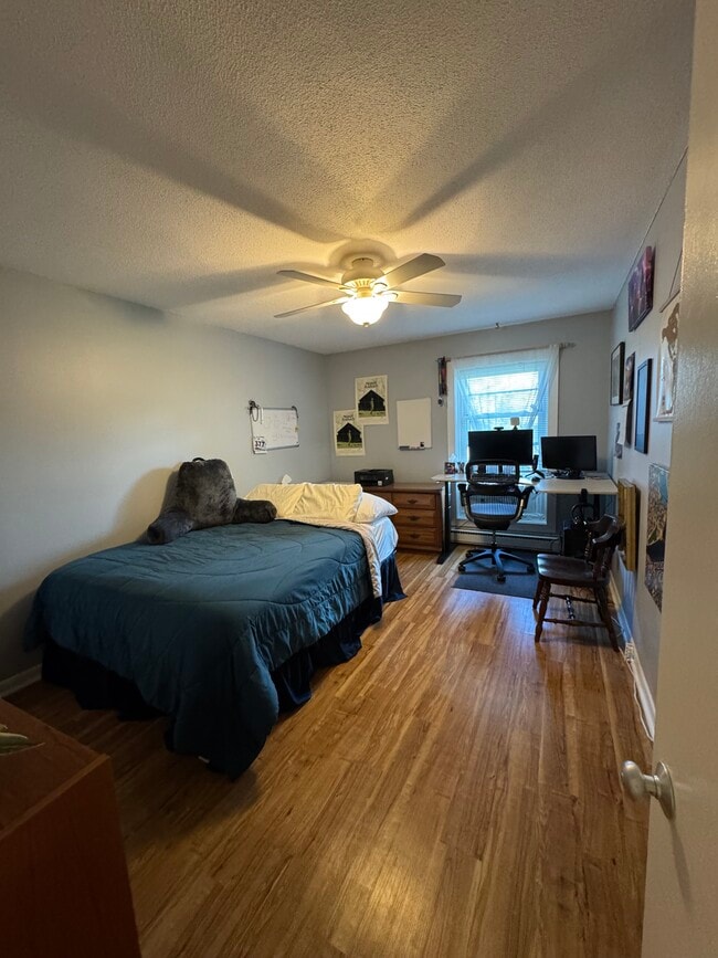 Building Photo - 204 Ledgewood Cir