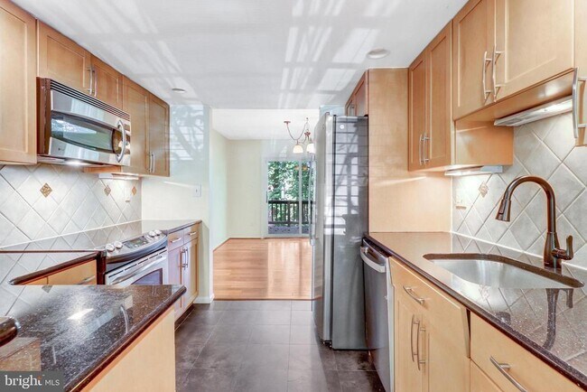 Building Photo - 5707 Waters Edge Landing Court