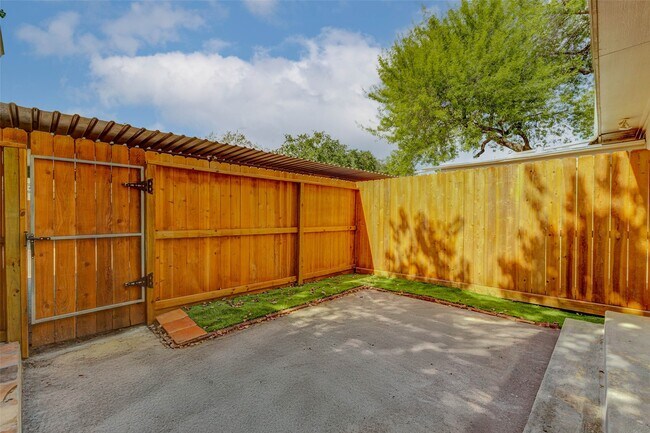 Building Photo - 14719 Barryknoll Ln