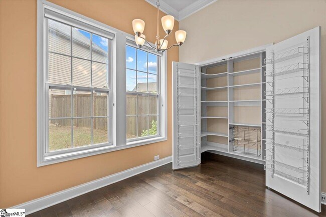 Building Photo - 906 Deephallow Pl