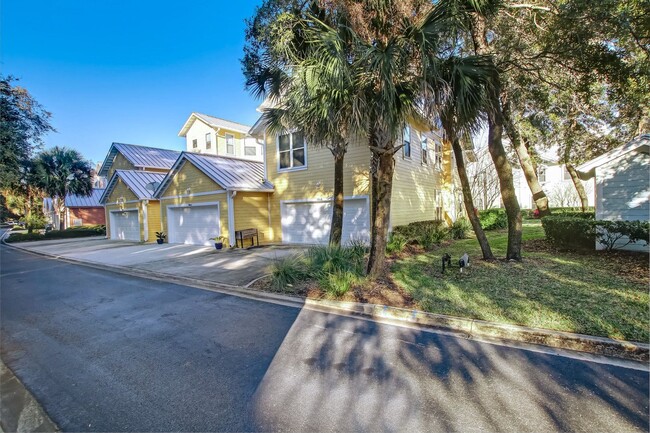 Building Photo - Coastal Living on Amelia Island