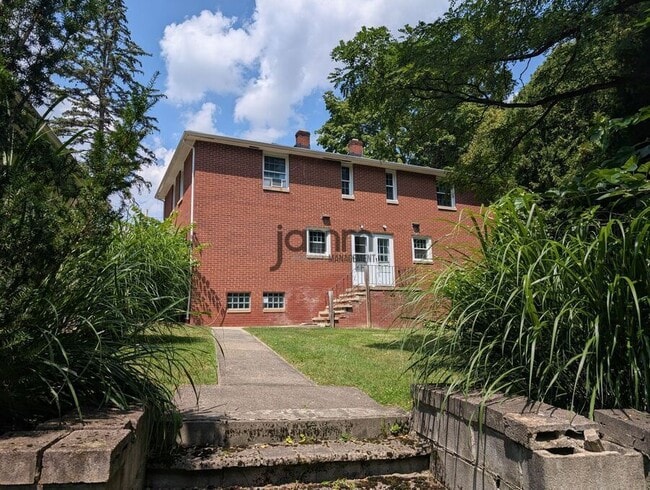 Building Photo - 8983 Highland Dr