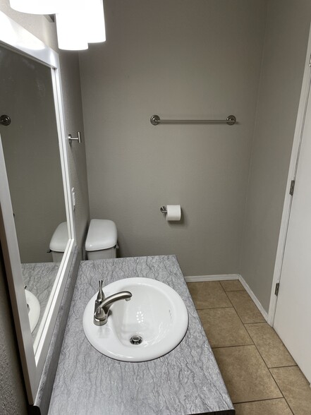 Master bathroom - 1382 N Dawn Dr