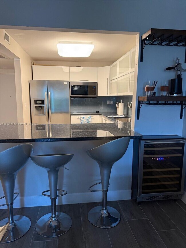 Building Photo - 2301 Collins Ave