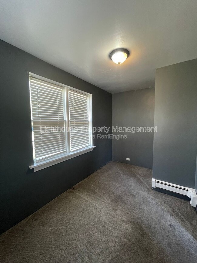 Building Photo - 809 W Cedar St