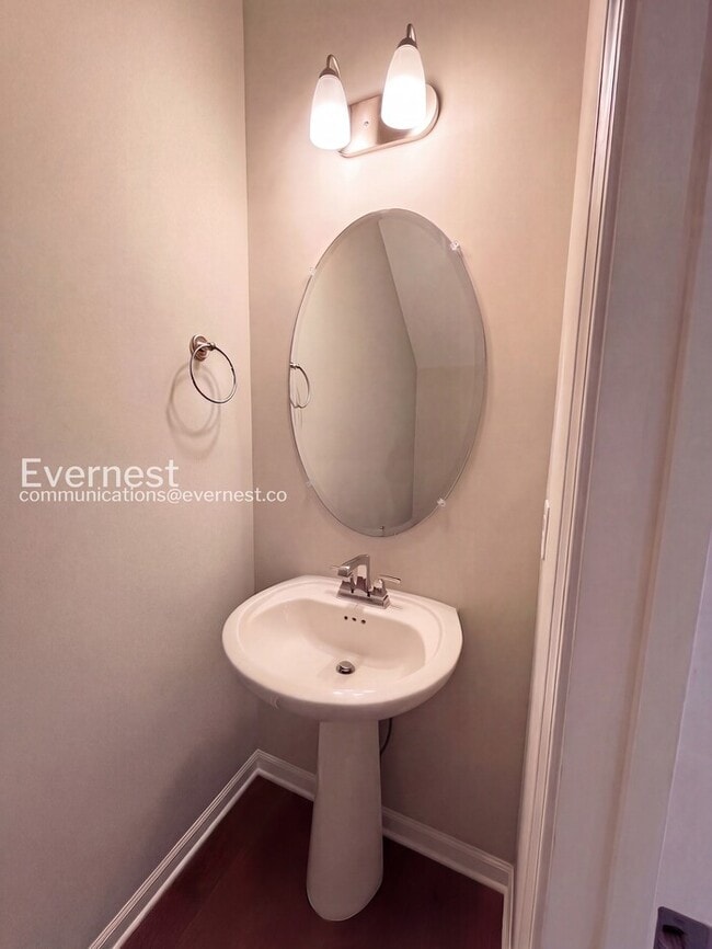 Building Photo - 215 Tara Ct