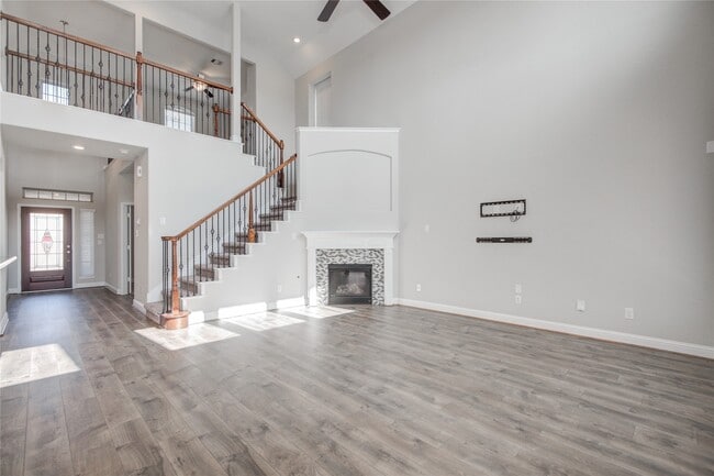 Building Photo - 12816 Oak Fls Dr