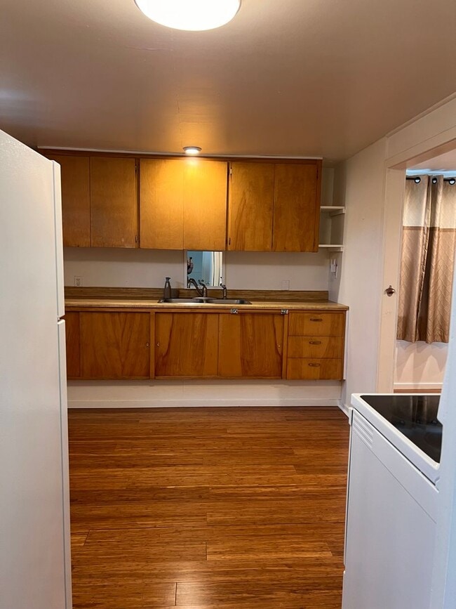 Building Photo - SIngle Family 2 Bedroom 1 Bath Home on Lar...