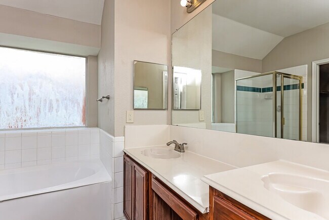 Building Photo - 2029 Austin Dr
