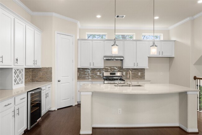 Building Photo - 8911 Wind Springs Dr