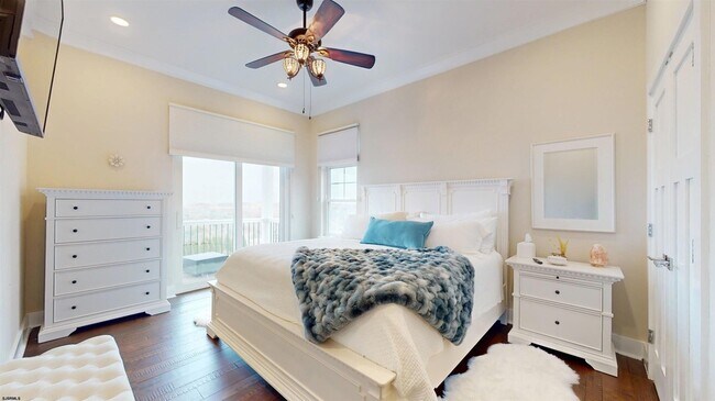 Building Photo - 404 21st St S