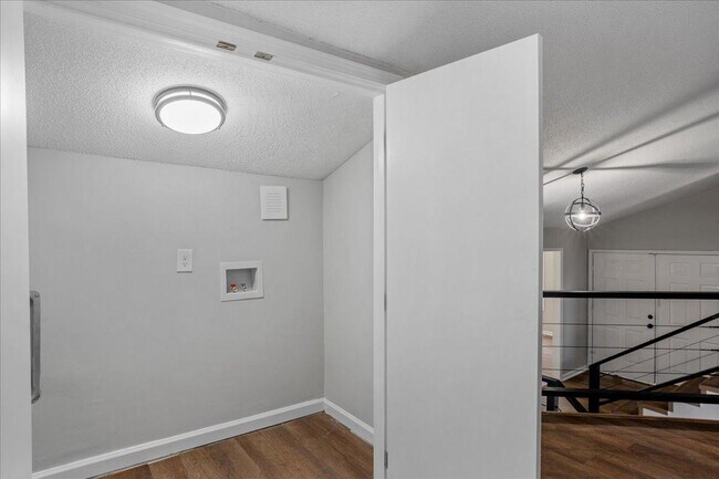 Building Photo - 1844 Brier Ln