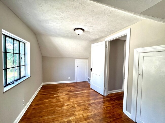 Building Photo - 21400 Goller Ave