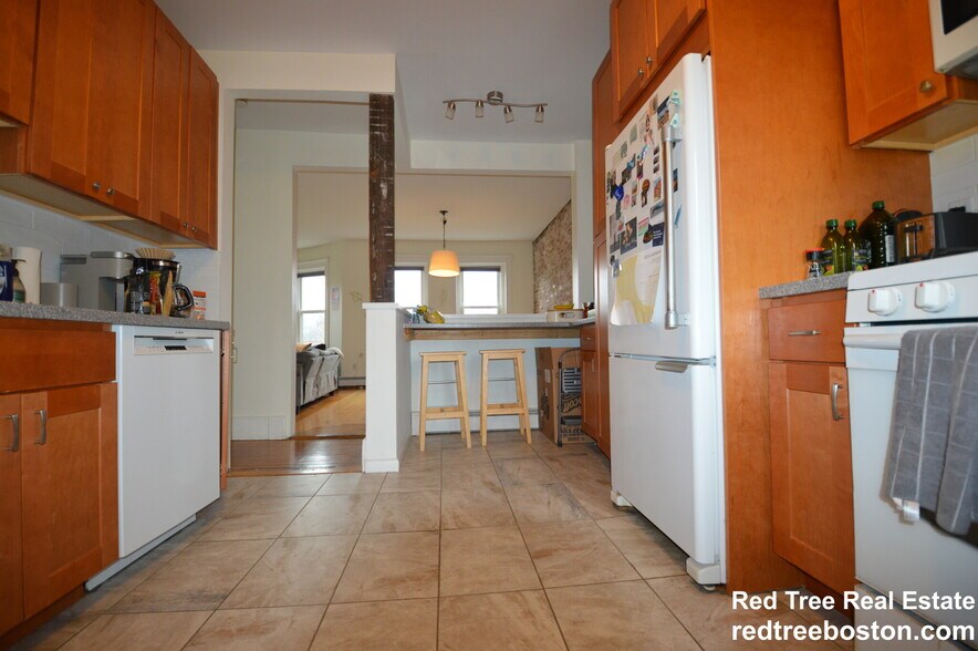 Building Photo - 256 Aspinwall Ave