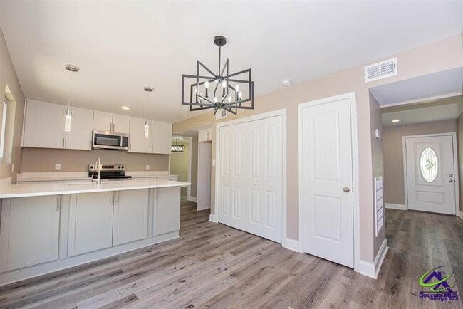 Building Photo - 401 Feagin Mill Rd