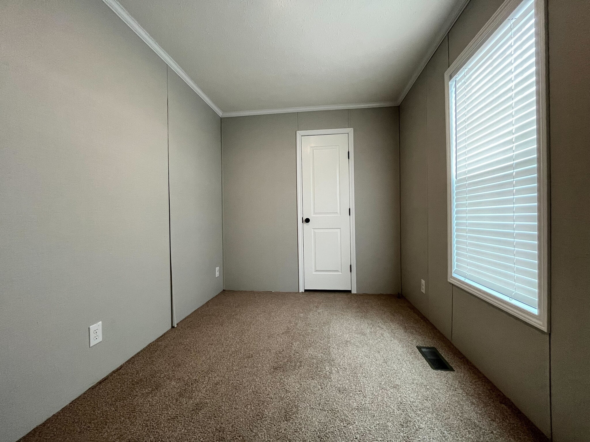 Building Photo - 1400 Georgia St