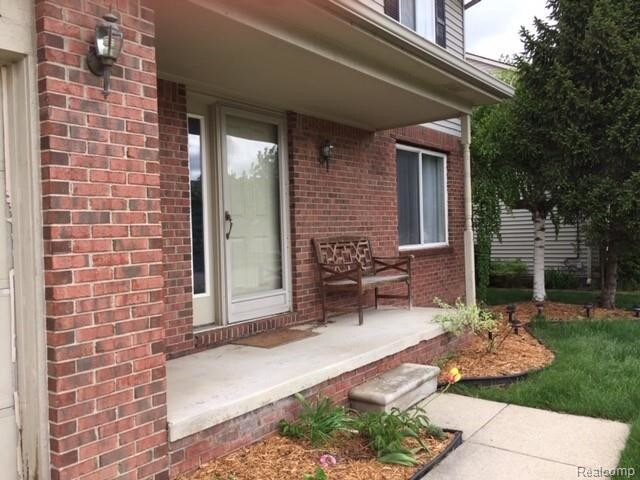Primary Photo - 67 Larchwood Dr