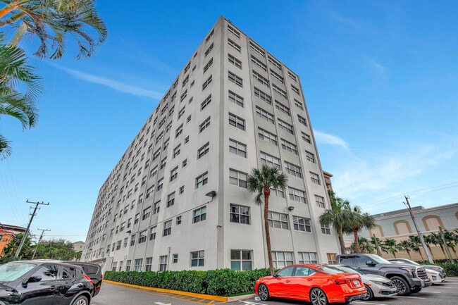 Building Photo - 2555 NE 11th St