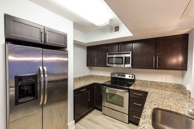 Building Photo - Updated one bed/one bath E Cap Condo, in-unit washer/dryer