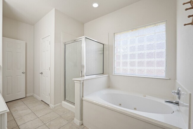 Building Photo - 29650 Legends Green Dr