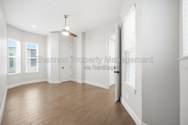 Building Photo - 1204 W 16th St