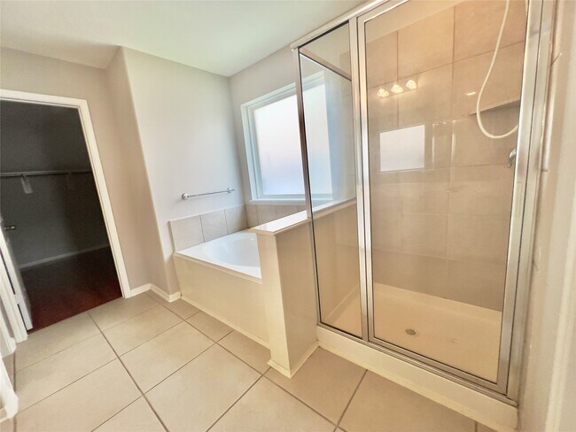 Building Photo - 9912 Western Ridge Way