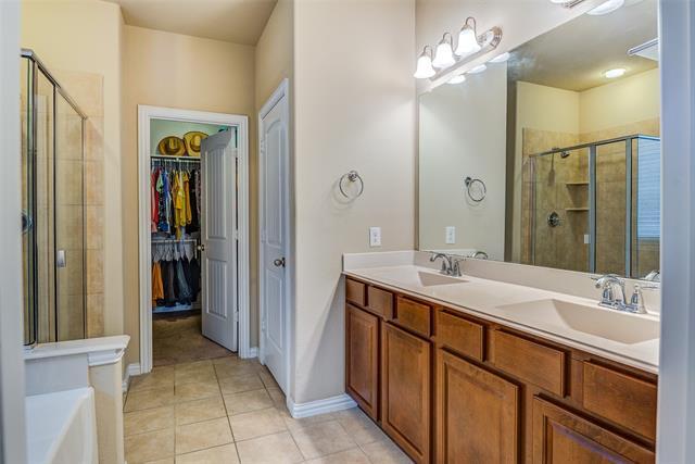 Building Photo - 2713 Costa Mesa Dr