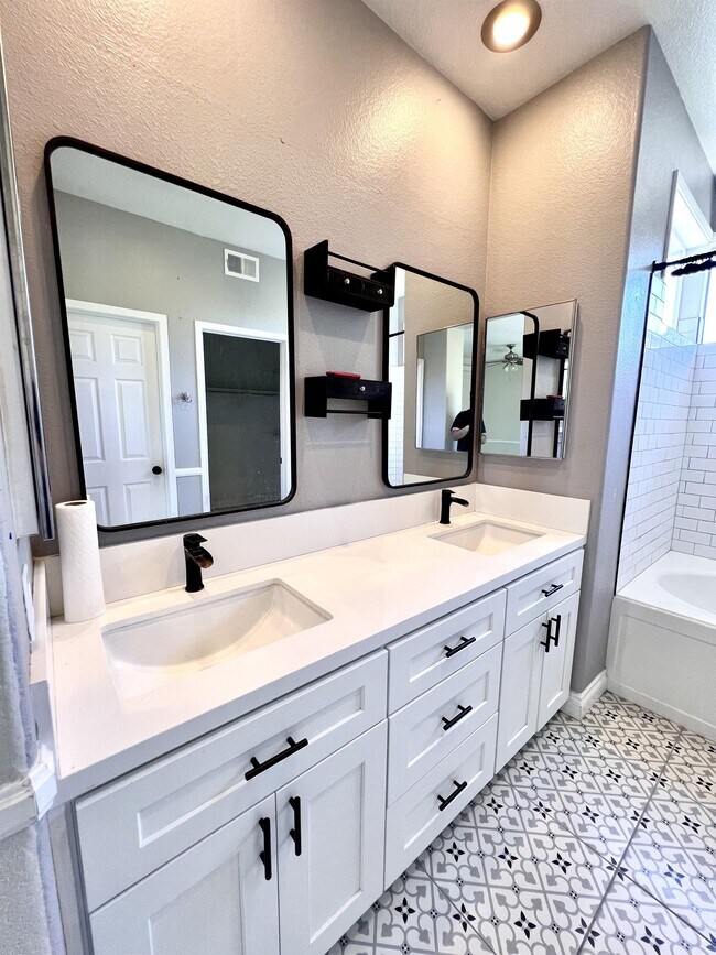 Building Photo - 45354 Tesiben Ct