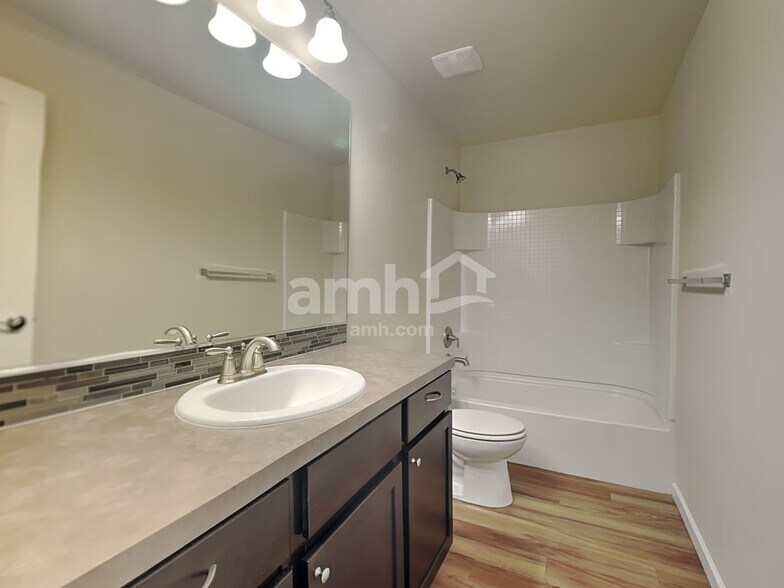 Building Photo - 2741 Link Ave