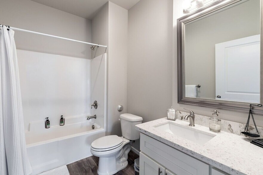 Building Photo - 624 E 32nd St