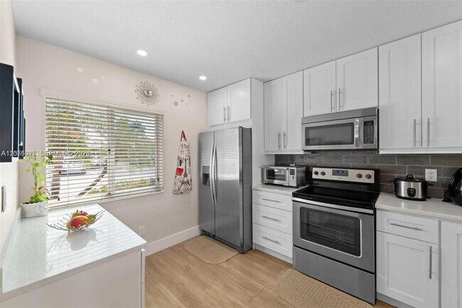 Building Photo - 542 NW 208th Terrace