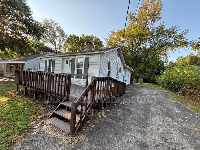 Building Photo - 2308 Waneta Ave