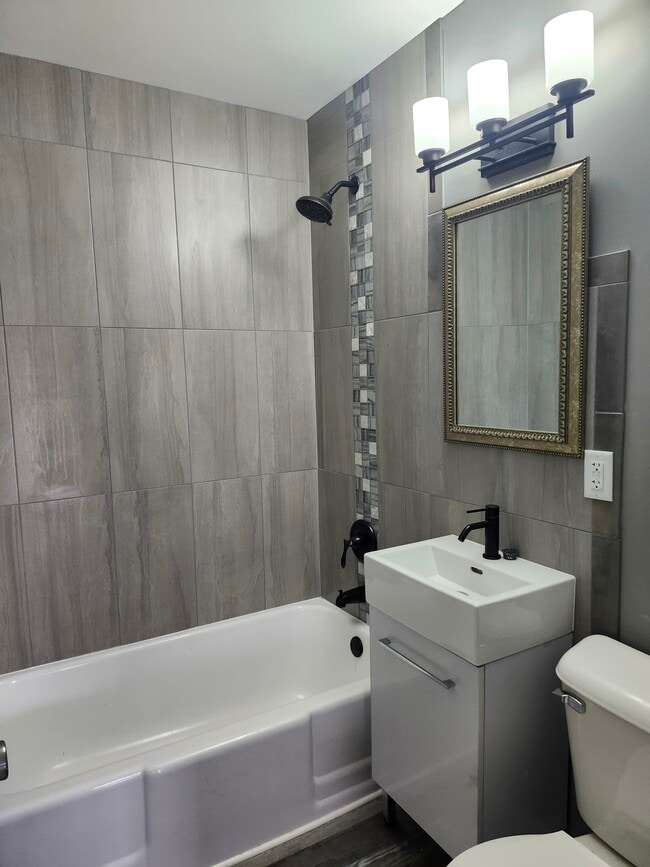 Building Photo - 2219