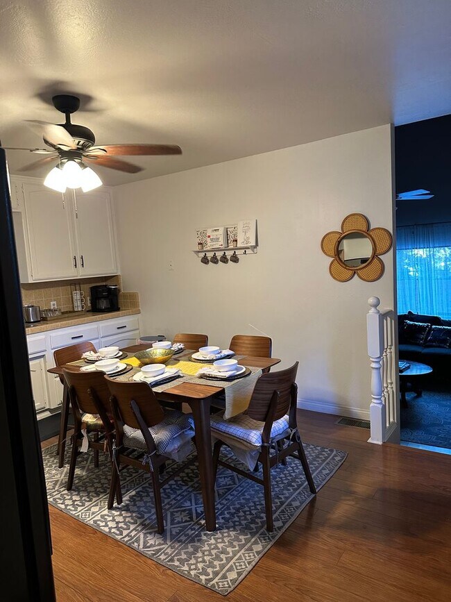 Building Photo - 2 bedroom 2bath with garage.